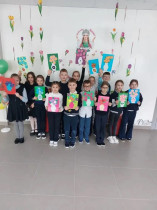 Учащиеся 2 «А» класса уже вовсю готовятся к 8 Марта..